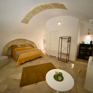 Bed & Breakfast Number 12